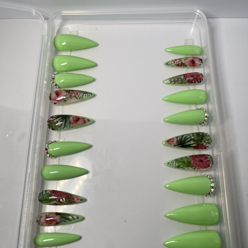 Paradise custom acrylic PressOn